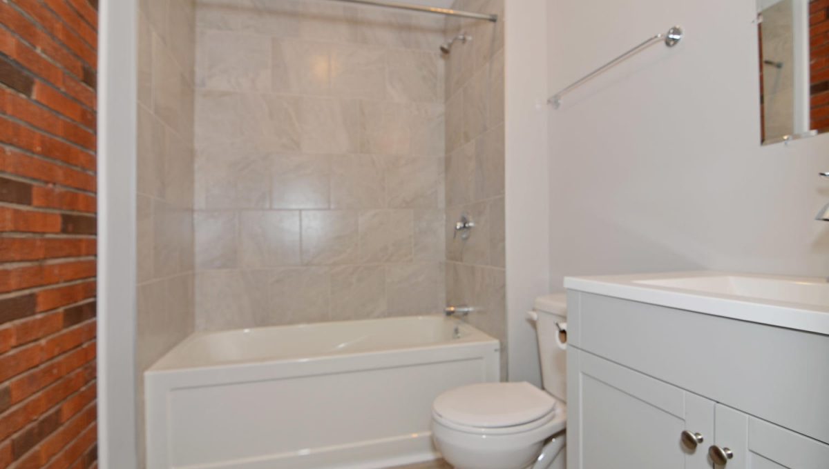 15 Barrington Ave London ON-large-017-10-Bathroom 3 with exposed brick-1500x994-72dpi