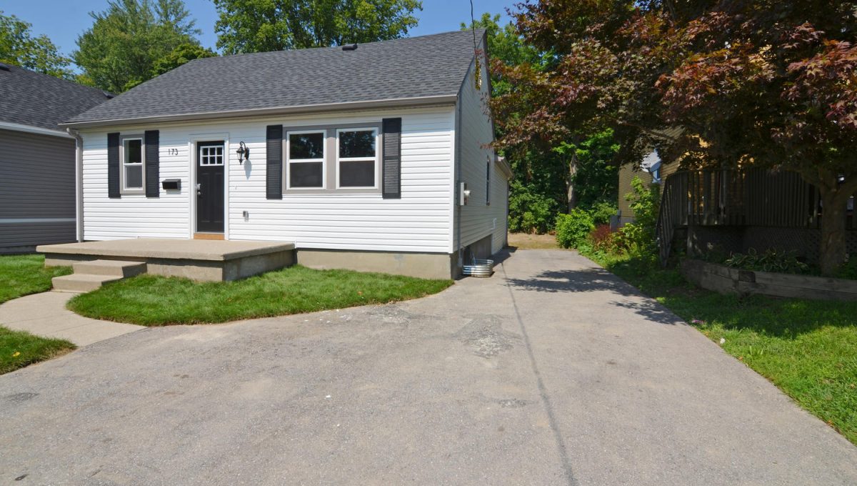 173 Cambridge St London ON N6H-large-002-18-Exterior SideDriveway-1500x994-72dpi