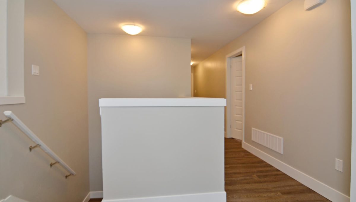 173 Cambridge St London ON N6H-large-010-11-Hallway-1500x994-72dpi