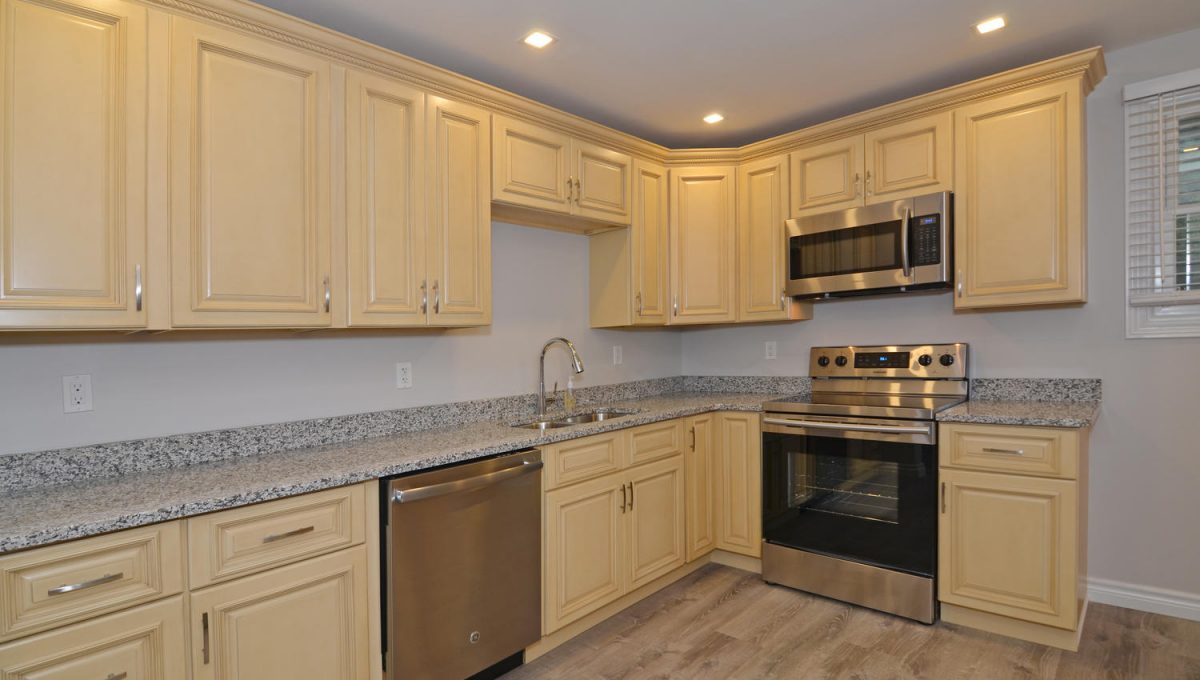 407 Rippleton Rd London ON N6G-large-009-21-Kitchen-1500x994-72dpi