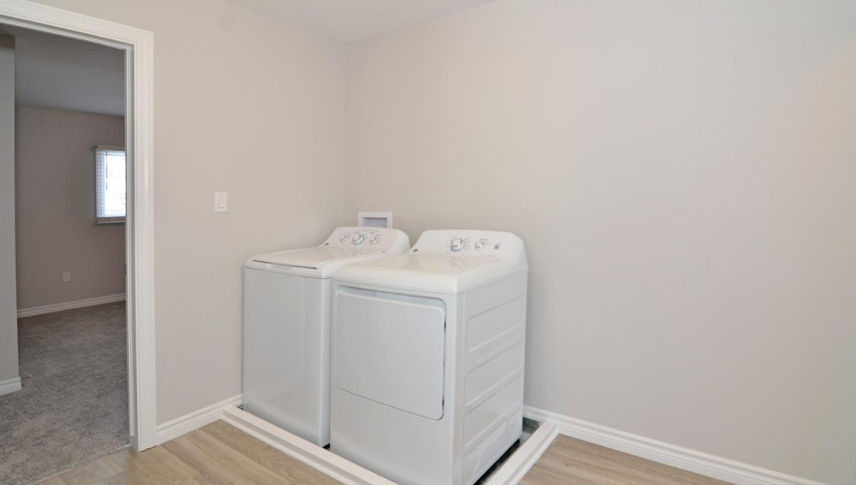 189 Rathnally St London ON N6H-large-021-27-Laundry Room-1500x994-72dpi