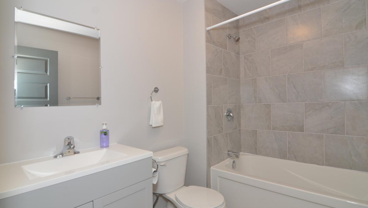 189 Rathnally St London ON N6H-large-024-19-Bedroom 3 Bathroom-1500x994-72dpi