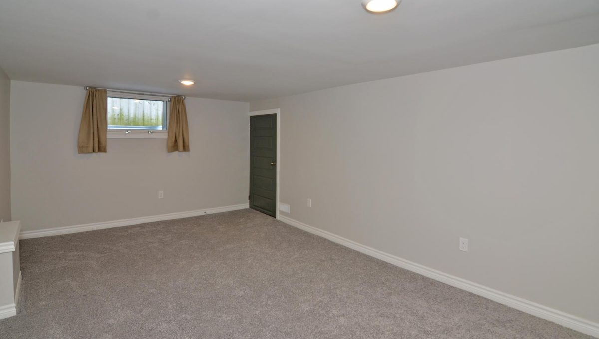 189 Rathnally St London ON N6H-large-030-28-Lower Level Bedroom 4-1500x994-72dpi