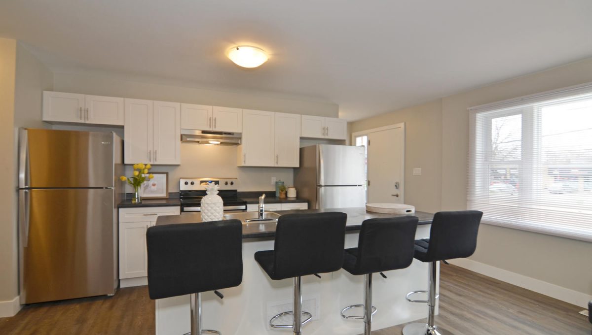 20 Oxford St W London ON N6H-large-005-31-KitchenBreakfast Area-1500x994-72dpi