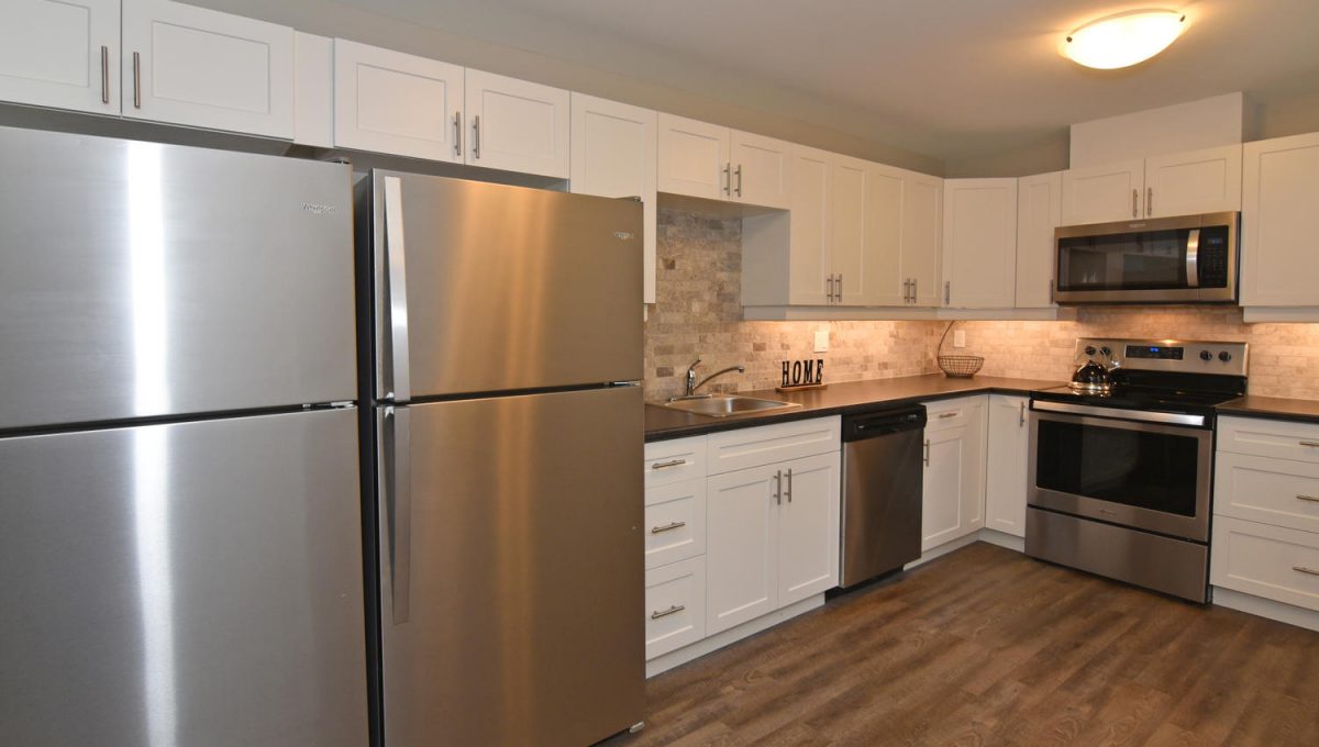 1645 Mardell St London ON N5V-large-013-015-Open Style Kitchen-1500x1000-72dpi