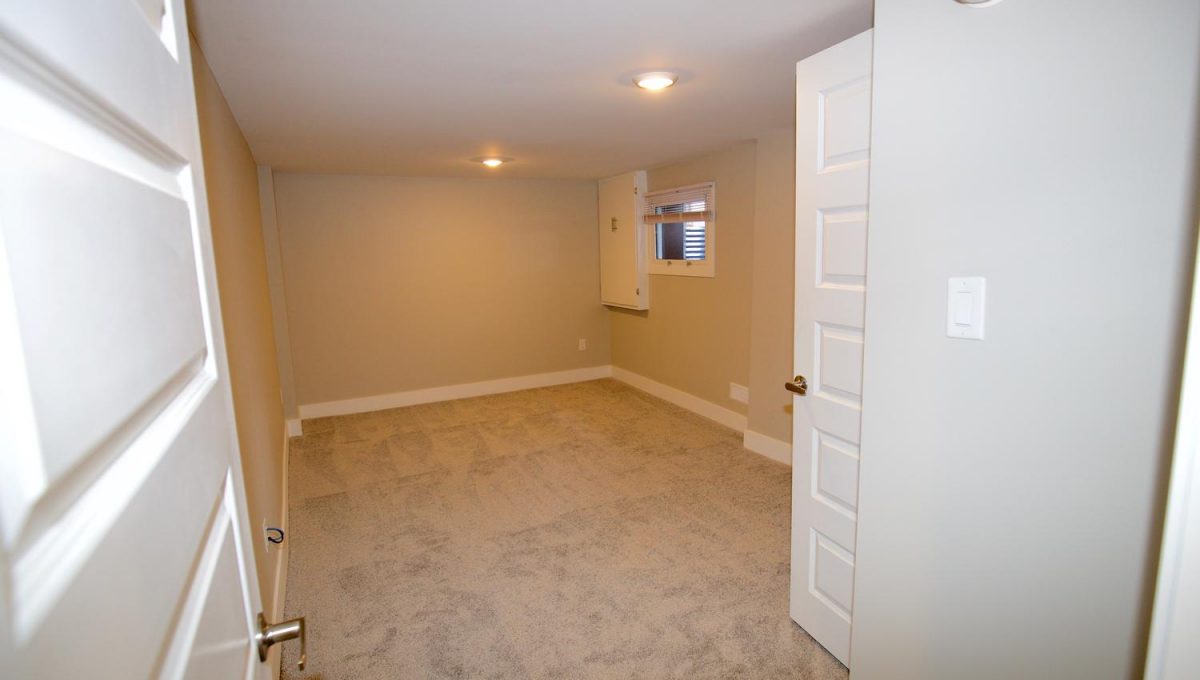 23 Kensington Ave London ON-large-024-2-basement bedroom-1500x1000-72dpi